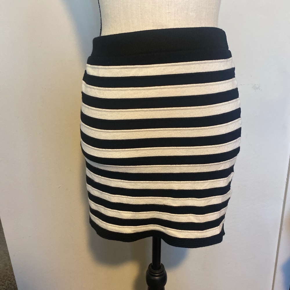 Forever 21 Black White Striped Bodycon Skirt Women’s Size M